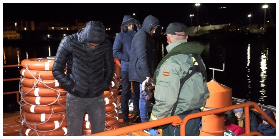 Εικοσιτρείς μετανάστες εντοπίστηκαν σε φορτηγό- ψυγείο σε βελγικό λιμάνι