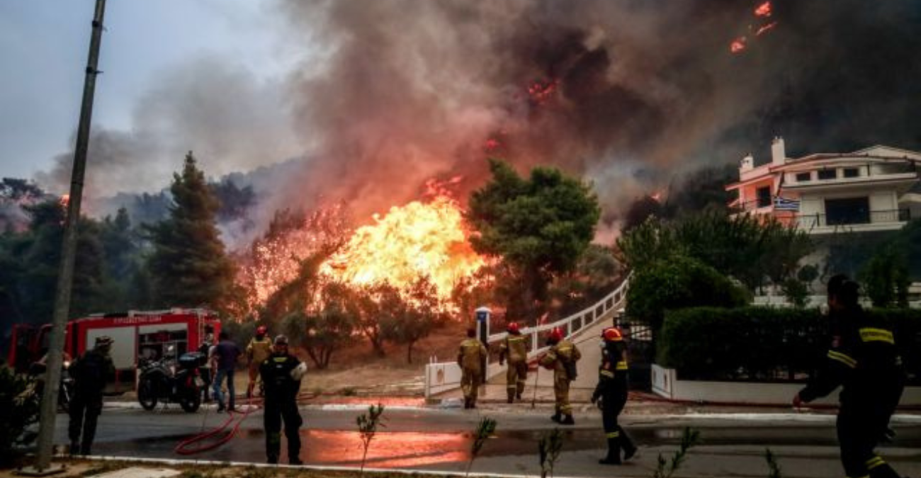 Σε ύφεση η φωτιά στην Πάρνηθα – Ολονύχτια μάχη με τις φλόγες στον Έβρο για πέμπτο 24ωρο - Εκκένωση νέων οικισμών της Ροδόπης