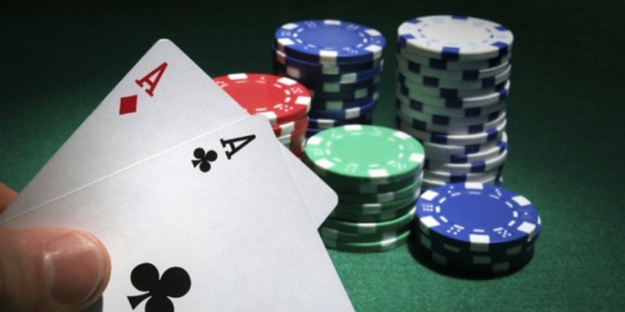 Παράνομο καζίνο «ξήλωσε» η Αστυνομία - Βρήκαν 32 πρόσωπα να παίζουν πόκερ και το ποσό των 1,730 ευρώ