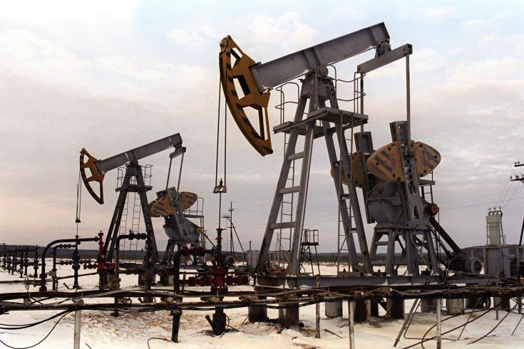 Αυξάνουν τις απώλειες οι τιμές πετρελαίου μετά τις δηλώσεις Τραμπ για το Ιράν