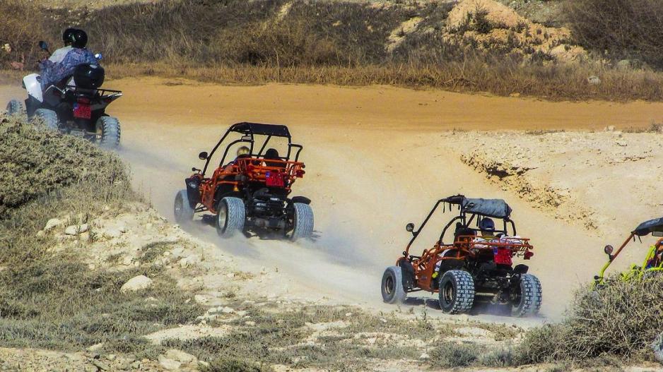 Στο νοσοκομείο 46χρονος: Ανατράπηκε buggy με τετραμελή οικογένεια στην Πάφο