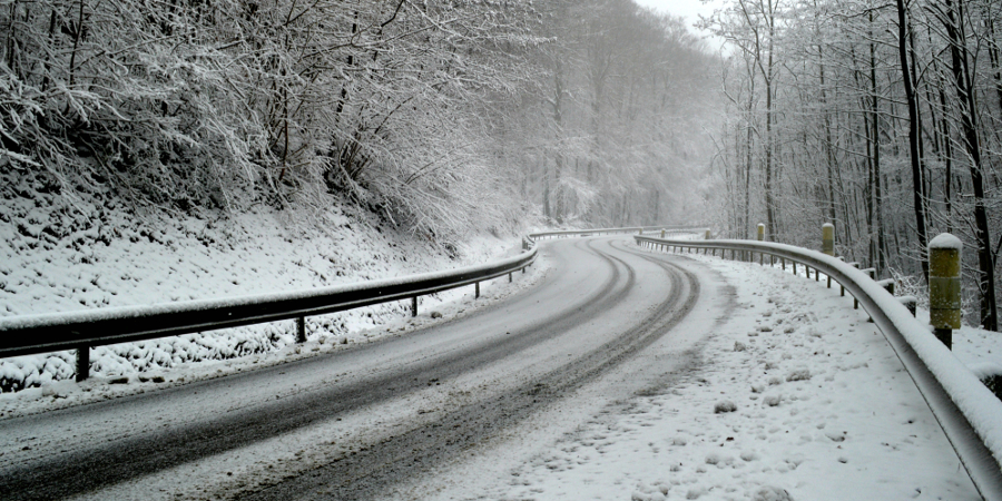 ΚΥΠΡΟΣ:  Κλειστοί δρόμοι λόγω χιονιών- Κατολίσθηση όγκων χώματος