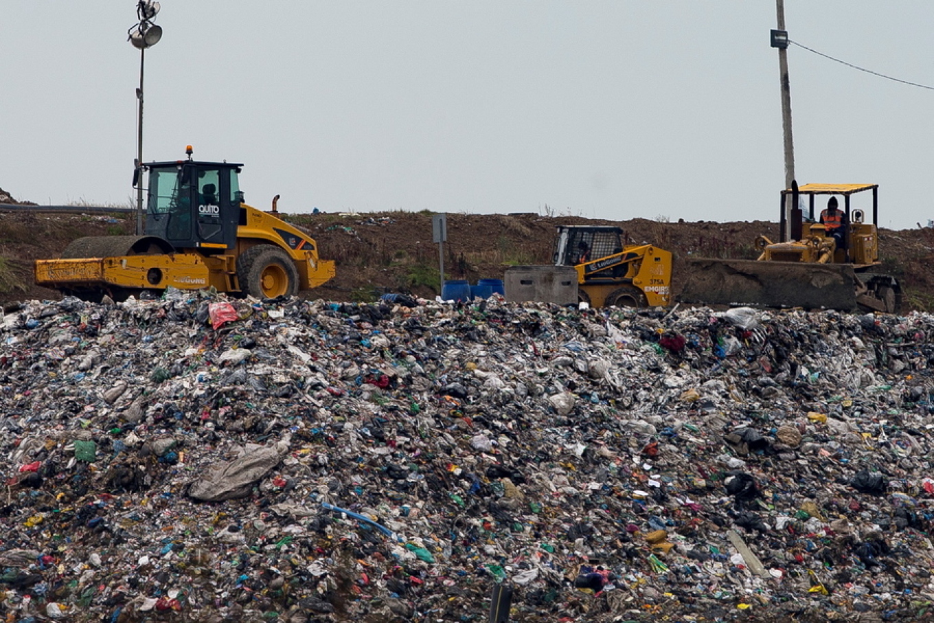 Ένα δισεκατομμύριο γεύματα πετιούνται στα σκουπίδια κάθε μέρα σε όλο τον κόσμο