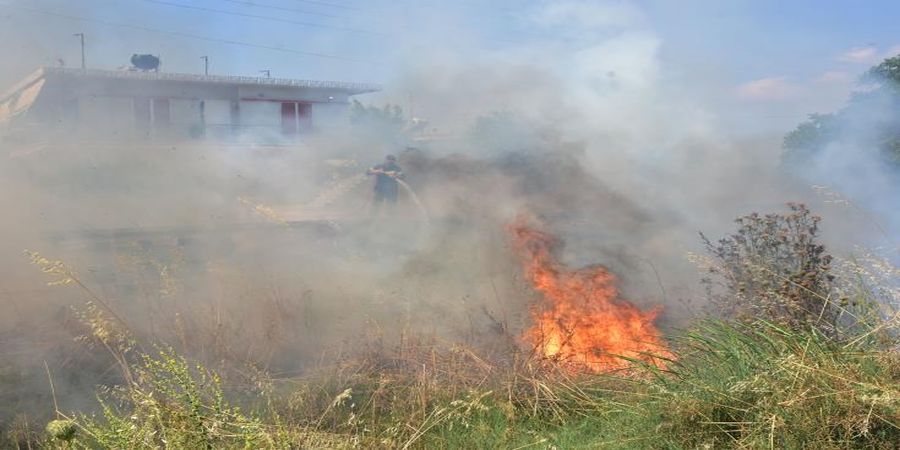 EΠ.ΛΕΥΚΩΣΙΑΣ: Σε εξέλιξη πυρκαγιά μεταξύ των κοινοτήτων Κουτραφά και Νικητάρι 