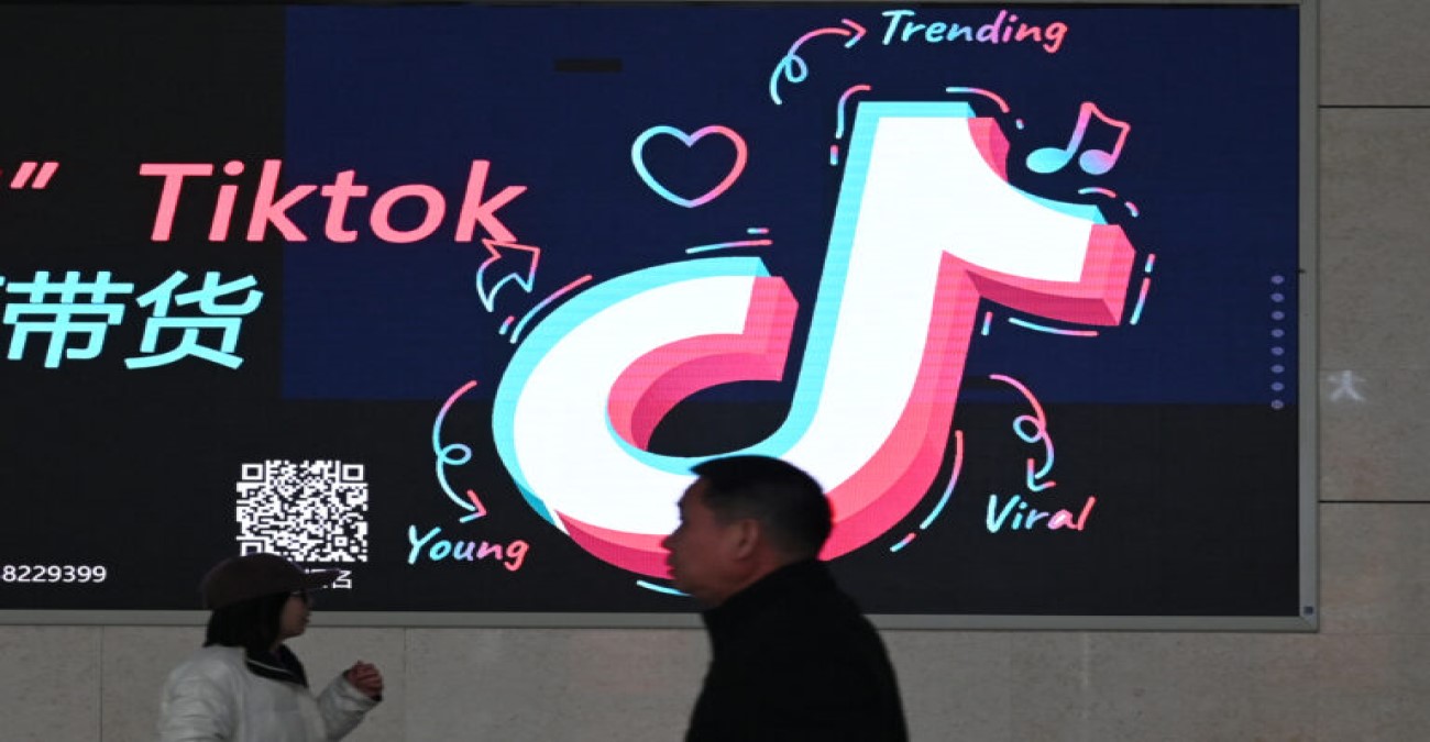 Λίγα λεπτά στο TikTok αρκούν για να επηρεάσουν αρνητικά την εικόνα του σώματος - Τι λέει μελέτη