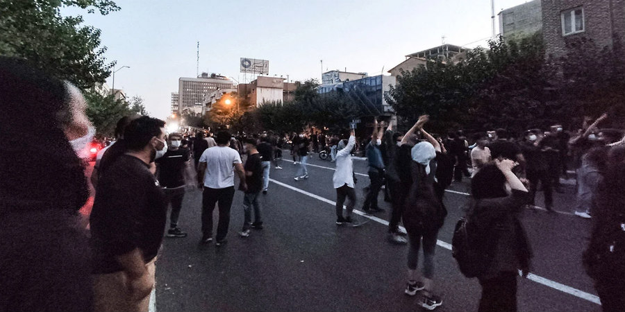 H Τεχεράνη βγάζει τον στρατό στους δρόμους για τις διαδηλώσεις - Φοβούνται αιματοχυσία όπως του 2019
