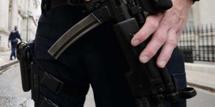 ΠΑΡΑΣΚΗΝΙΟ - ΛΕΥΚΩΣΙΑ: Κατήγγειλε συνάδελφο του κυβερνητικό για… αερισμό – ‘Όπλιζε’ και ‘πυροβολούσε’