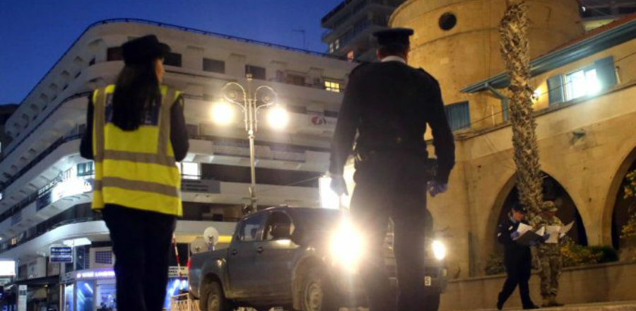 ΛΑΡΝΑΚΑ: 'Τσάκωσε' σε πάρκο η Αστυνομία 16χρονο και 17χρονο- Έφυγαν με τους γονείς τους και 300 ευρω πρόστιμο