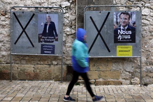 Στις κάλπες οι ψηφοφόροι στη Γαλλία για τον δεύτερο γύρο των προεδρικών εκλογών