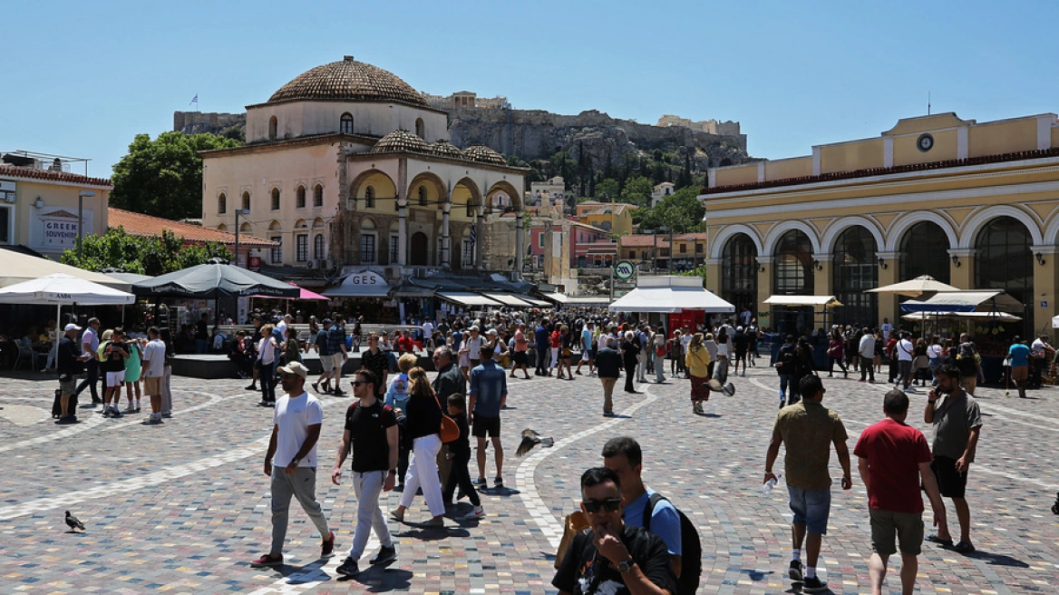 Αλλάζει όψη η πρόσοψη του κτιρίου του σταθμού Μοναστηράκι
