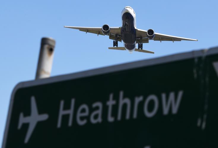 «Απίθανο» να επιτραπούν ελεύθερες διακοπές στο εξωτερικό για Βρετανούς έως Αύγουστο, γράφουν οι Sunday Times