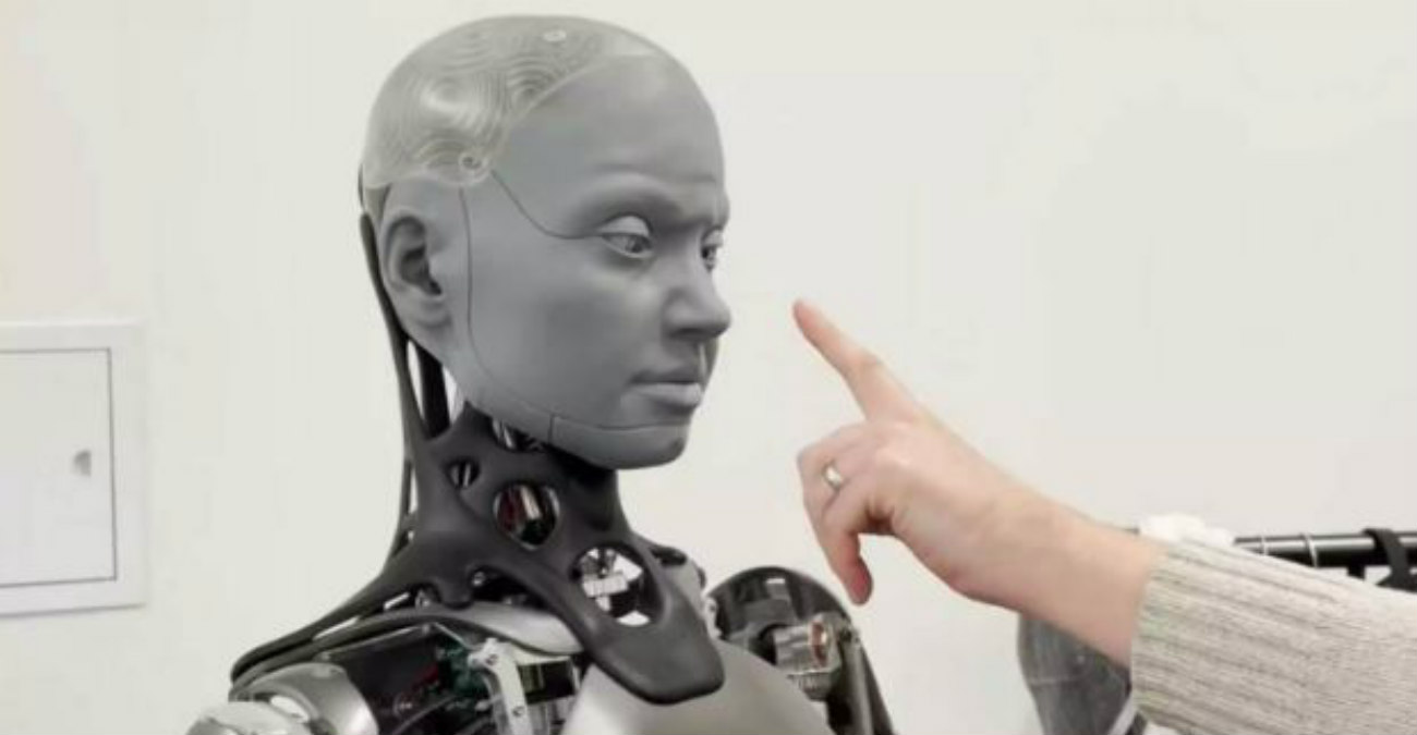 Ανθρωποειδές ρομπότ θυμώνει επειδή του άγγιξαν τη μύτη – Απίστευτες αντιδράσεις - Το βίντεο που έγινε viral