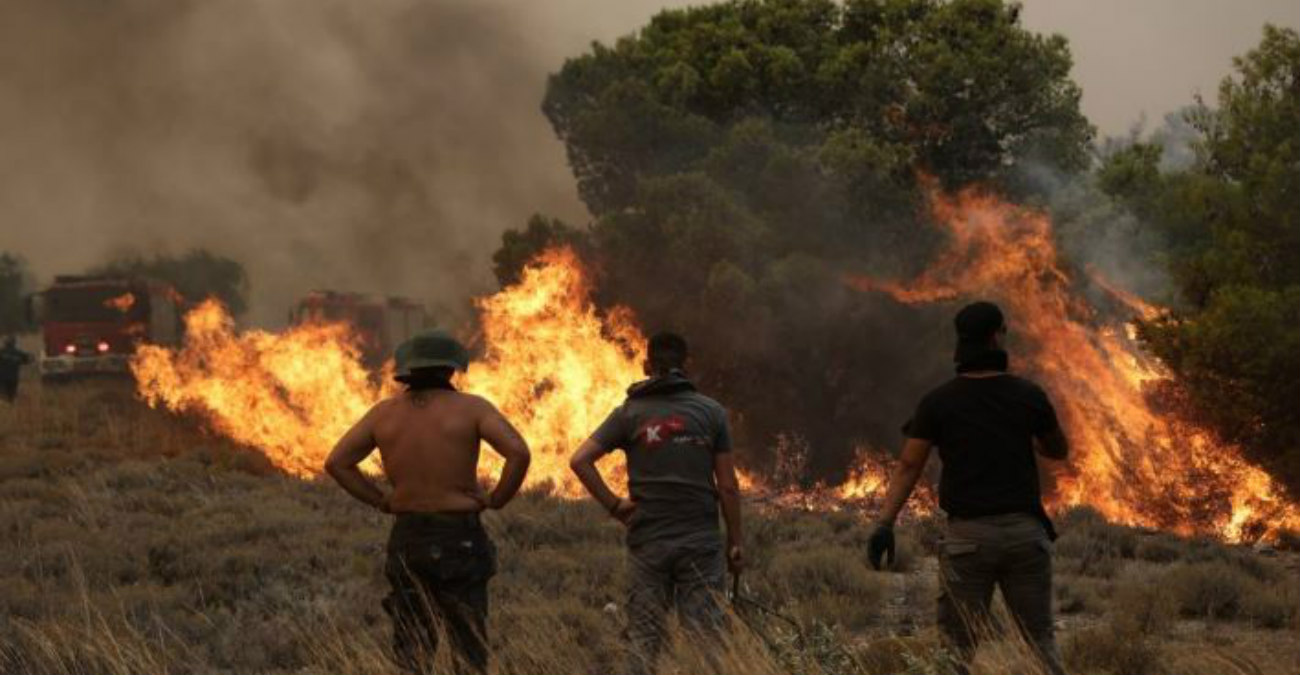 Φωτιά στην Ελλάδα: Τέσσερα τα μεγάλα πύρινα μέτωπα – Δυτική Αττική, Λουτράκι, Σπάρτη και Ρόδος - Εκκενώσεις περιοχών - Βίντεο 