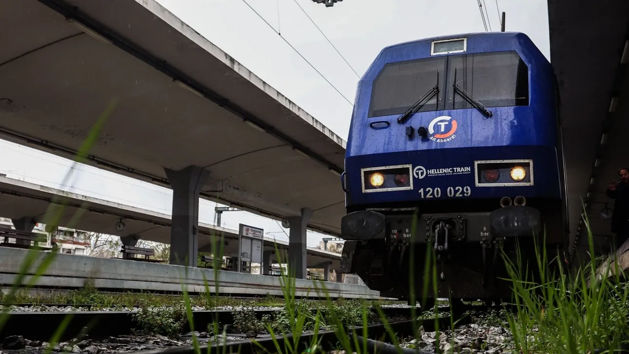 Τροχαίο ατύχημα στην Εύβοια - Σύγκρουση φορτηγού με τρένο - Δείτε βίντεο