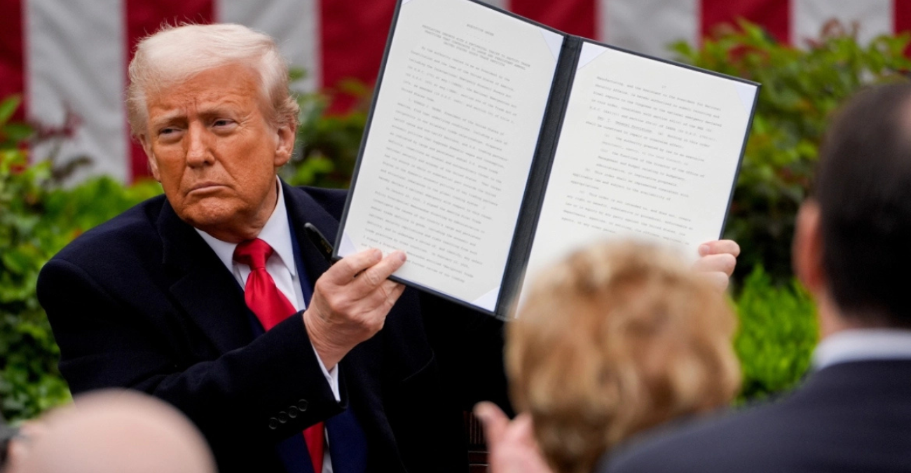 Οι ΗΠΑ σταματούν από αύριο την είσπραξη δασμών που κρίθηκαν παράνομοι από το Ανώτατο Δικαστήριο