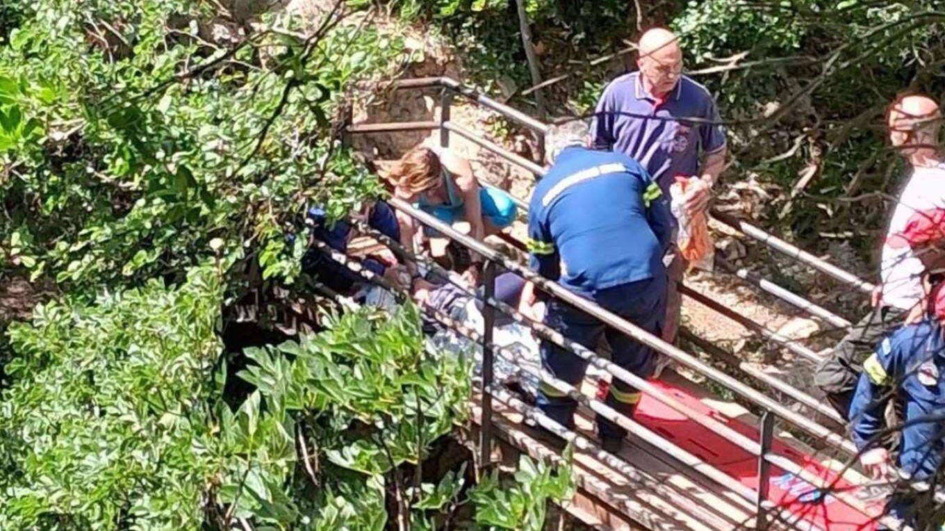 Έρευνα για τις συνθήκες που οδήγησαν στον θάνατο 4χρονου στην Ελλάδα - «Έπεσε από ύψος 25 μέτρων στο ποτάμι»