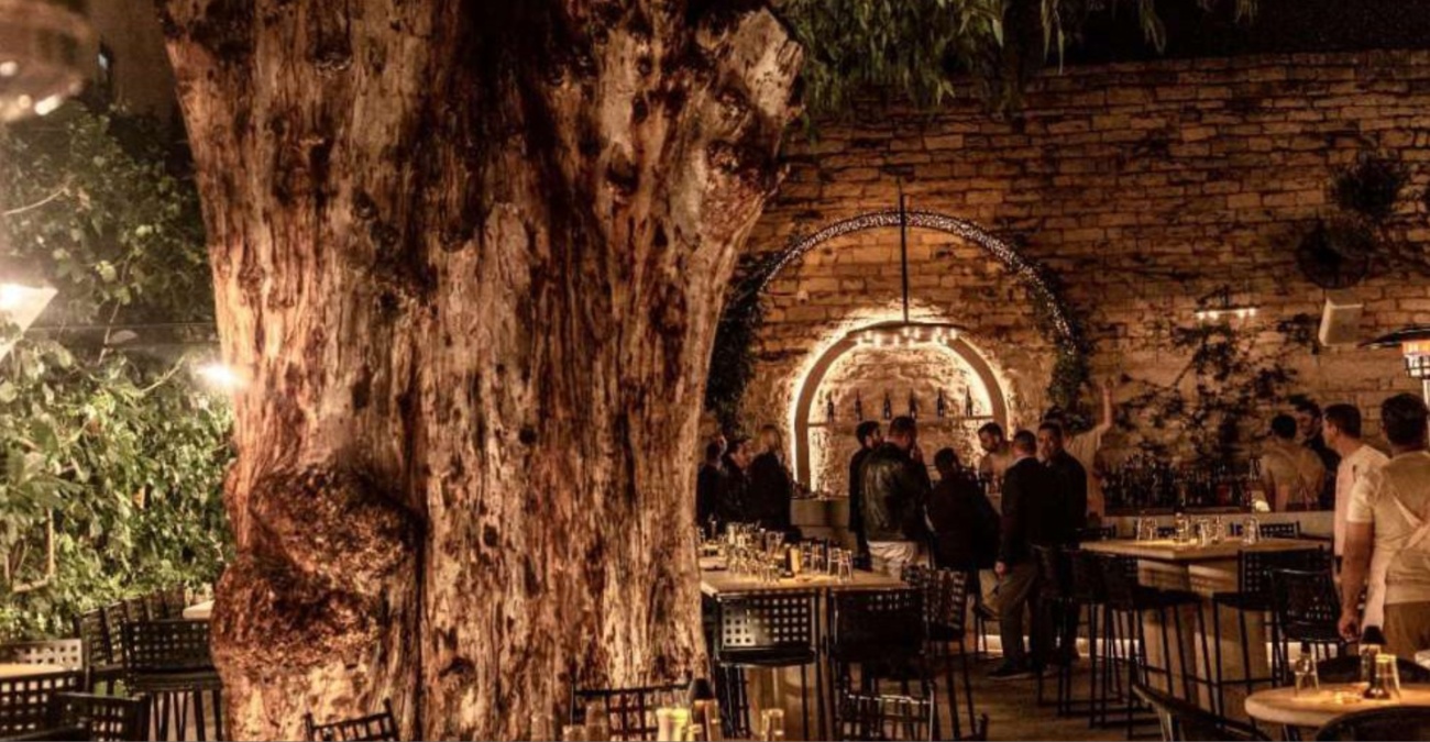 Το καλοκαίρι στη Λεμεσό επιστρέφει: Το urban cocktail bar που έγινε «σημείο αναφοράς» στην παλιά πόλη ανοίγει ξανά τις πόρτες του