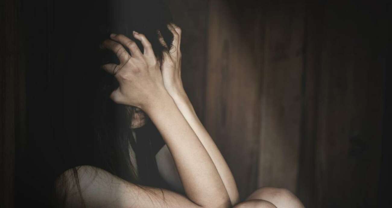 Ανήλικη βγήκε στο μπαλκόνι και φώναζε «βοήθεια» -  Κατήγγειλε τον πατέρα της ότι τη χτύπησε