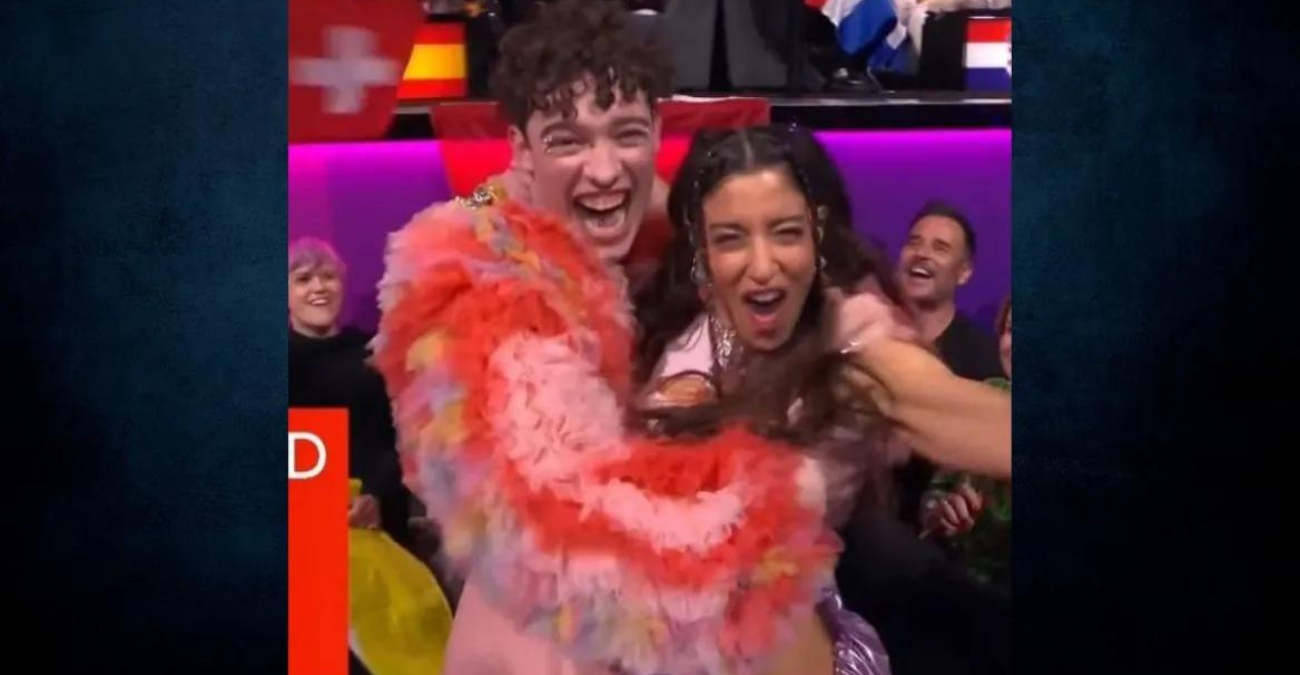 Eurovision: Η αγκαλιά της Μαρίνας Σάττι στο Nemo, όταν ανακοινώθηκε το 12άρι της Ελλάδας στην Ελβετία
