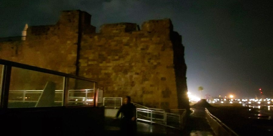 Στο σκοτάδι παραμένει το μεσαιωνικό κάστρο Λάρνακας