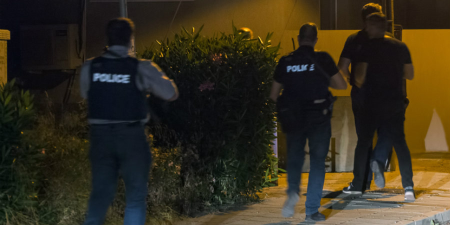 ΚΟΚΚΙΝΟΤΡΙΜΙΘΙΑ: Στο «πόδι» γειτονιά από ρίψη χειροβομβίδας - Εξετάζει η Αστυνομία 