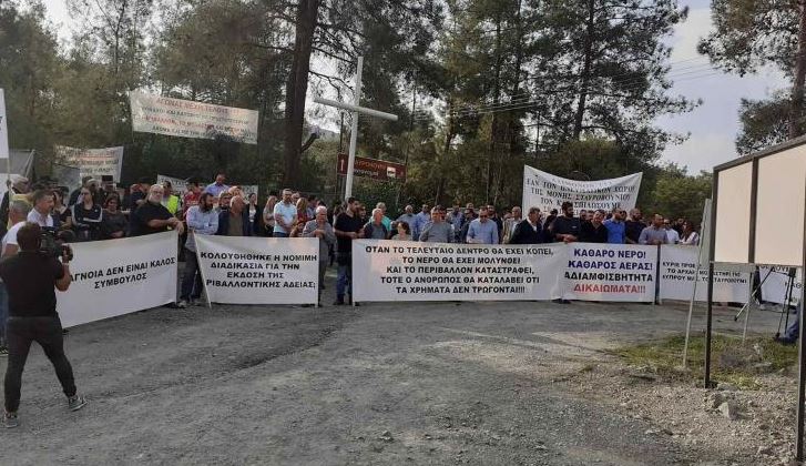 ΣΤΑΥΡΟΒΟΥΝΙ: Διαμαρτύρονται οι κάτοικοι για την απόφαση του Υπουργικού - 'Σήκωσαν' την περιοχή στο πόδι με τα κορναρίσματα 