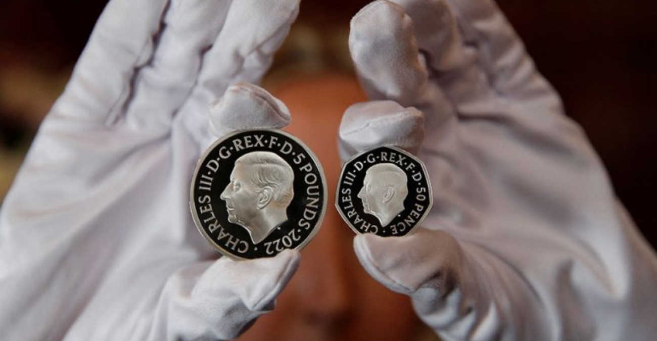 Νέα νομίσματα με τον βασιλιά Καρόλο - Κοιτάει στην αντίθετη κατεύθυνση από την βασίλισσα Ελισάβετ