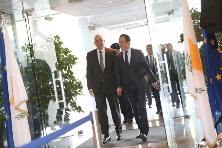 Τις εξελίξεις στο Κυπριακό συζήτησαν σε συνάντηση στη Λευκωσία Χριστοδουλίδης-Δένδιας 