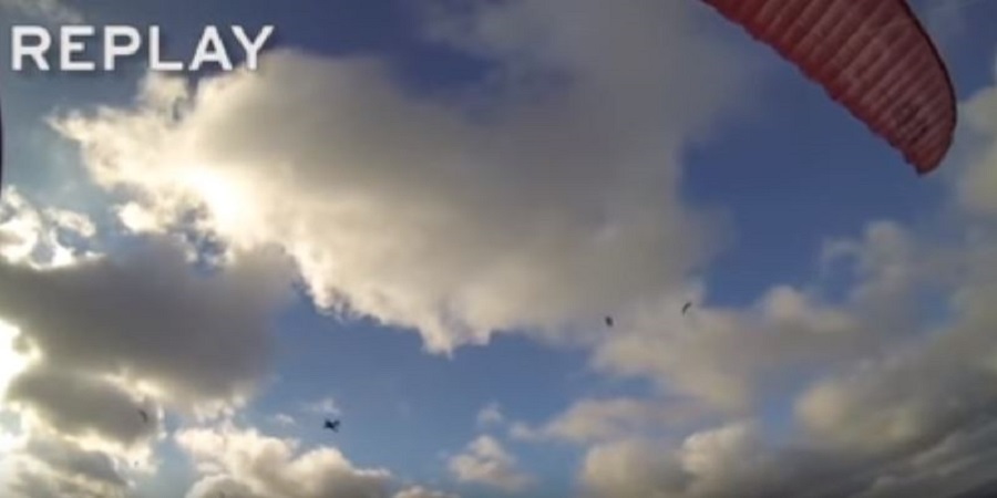 Βρετανικό μαχητικό πέρασε «ξυστά» από αλεξιπτωτιστές - VIDEO 