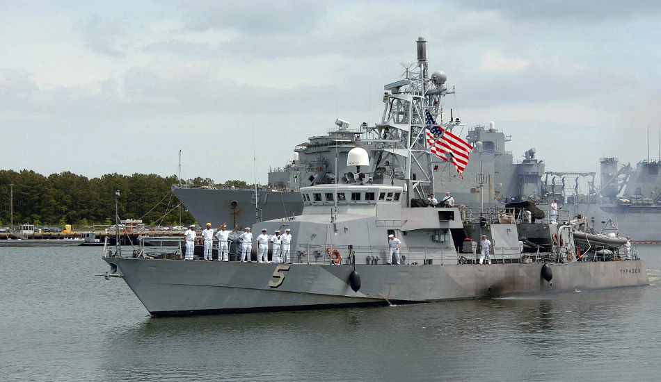 Αμερικάνικο πολεμικό πλοίο έριξε προειδοποιητικά πυρά προς ιρανικό σκάφος