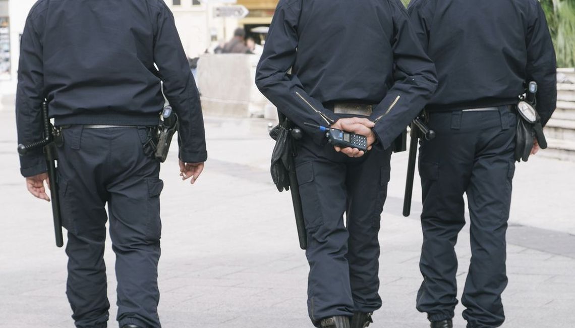 ΚΥΠΡΟΣ: Αστυνομικός παρακολουθούσε γυναίκα φίλου του εν ώρα καθήκοντος για να δει αν τον απατά – Αστυνομικοί και σε ρόλο… security