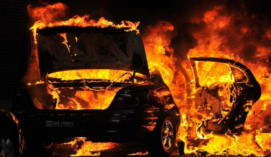 ΜΕΣΟΓΗ: Με αυτοσχέδια βόμβα προσπάθησαν να καταστρέψουν μάντρα αυτοκινήτων 50χρονου Κύπριου