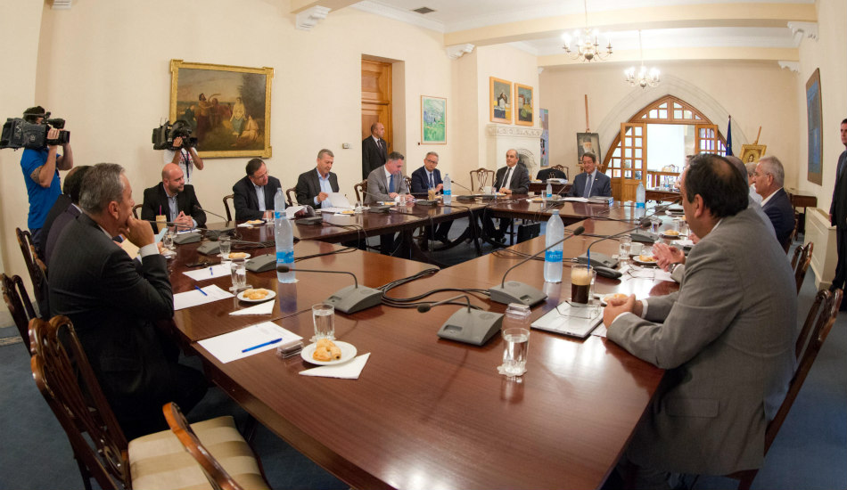Κατέθεσαν τις θέσεις τους για το Κραν Μοντάνα οι πολιτικοί αρχηγοί – Στην Κύπρο ο Κοτζιάς – Ικανοποιημένος ο Πρόεδρος