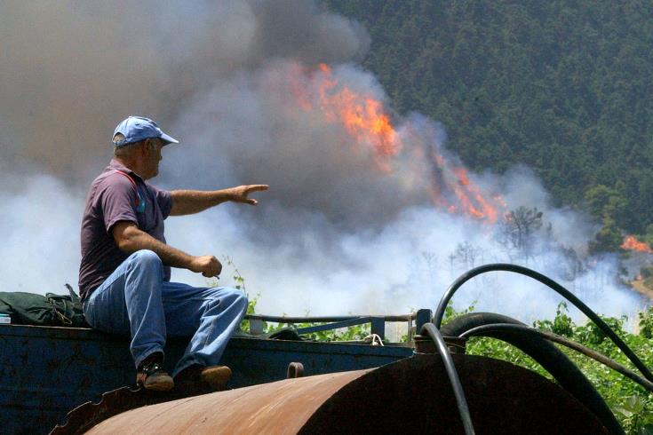 ΛΕΥΚΩΣΙΑ: Φωτιά στην Αγία Βαρβάρα - Άμεση η επέμβαση της Πυροσβεστικής