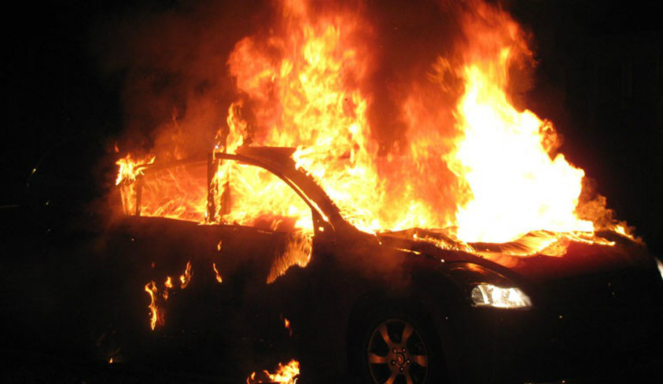 ΛΕΜΕΣΟΣ: Ξέσπασε φωτιά σε πολυτελές όχημα άντρα - Βλέπει εμπρησμό η Αστυνομία