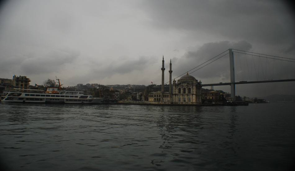 ΤΟΥΡΚΙΑ: Κακοκαιρία πλήττει την Κωνσταντινούπολη – Διάσωση εγκλωβισμένων με βάρκες