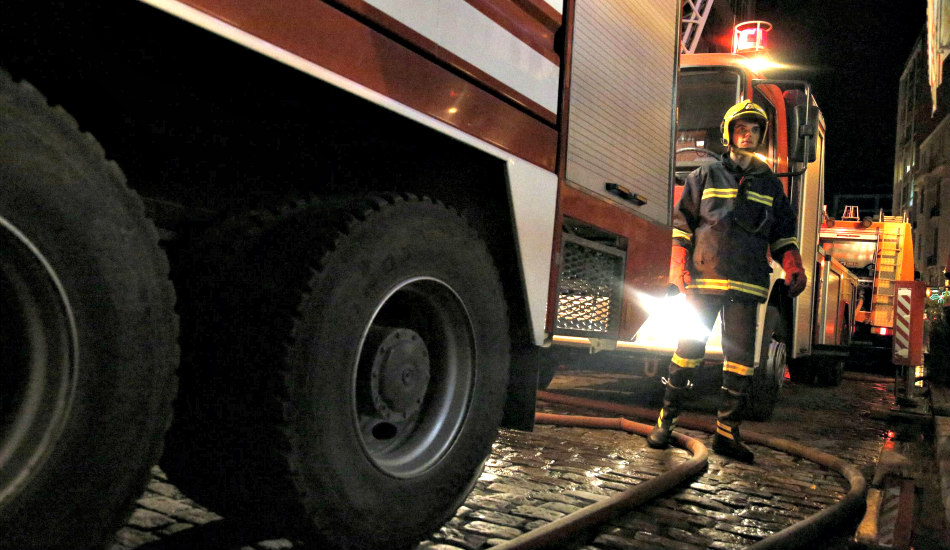 ΑΓΛΑΝΤΖΙΑ: Έβαλαν φωτιά και έκαψαν κατάστημα - Ταυτόχρονα ξέσπασαν άλλες δύο πυρκαγιές σε κοντινή απόσταση