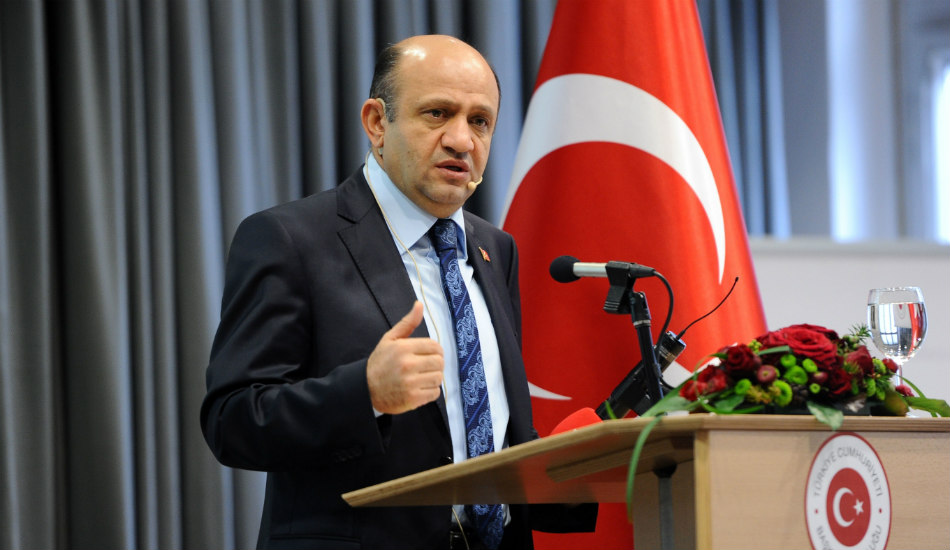 Τούρκος Υπουργός Άμυνας: Η Τουρκία είναι υπέρ της λύσης στο Κυπριακό αλλά όχι υπέρ των υποχωρήσεων