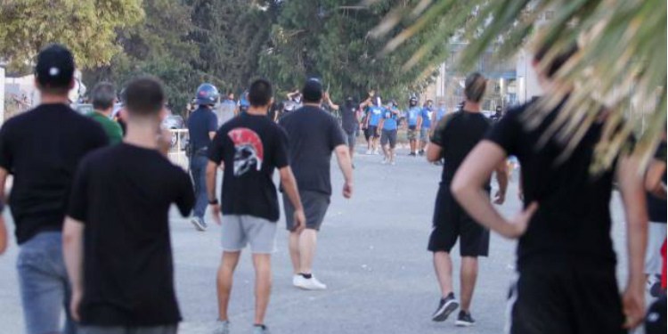 Η Αστυνομία για τα ρεζιλίκια στη Λάρνακα: «50 οπαδοί της Ανόρθωσης με κουκούλες και ρόπαλα….οι οπαδοί της ΑΕΚ ανταπέδωσαν τους πετροβολισμούς» - Καταζητούνται ακόμα δύο