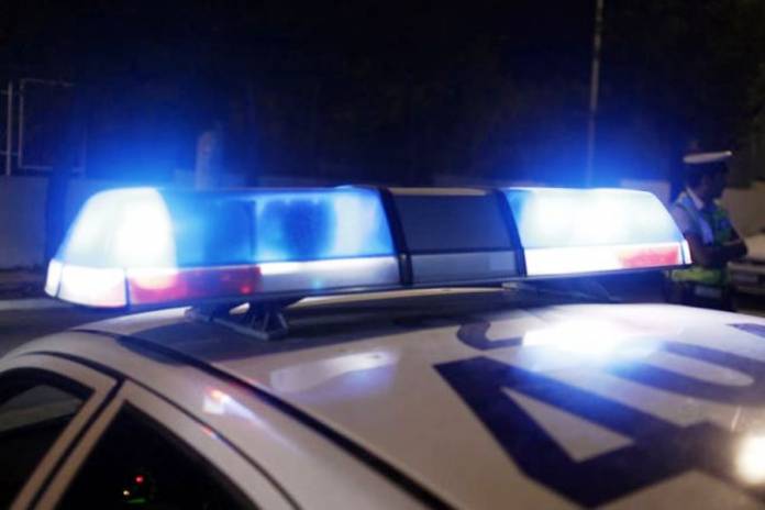 ΛΑΡΝΑΚΑ: 40χρονη μεθυσμένη έριχνε πέτρες στον φίλο της – Προκάλεσε ζημιές σε όχημα – Έριξε και αστυνομικό στο έδαφος