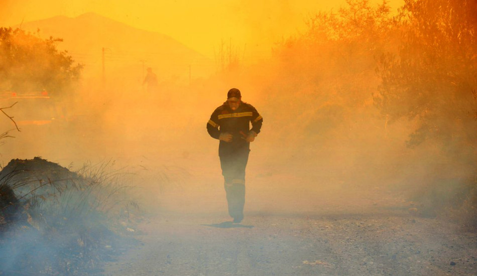 ΕΛΛΑΔΑ: Καίγεται για τρίτη ημέρα η ανατολική Αττική - Δραματική η κατάσταση