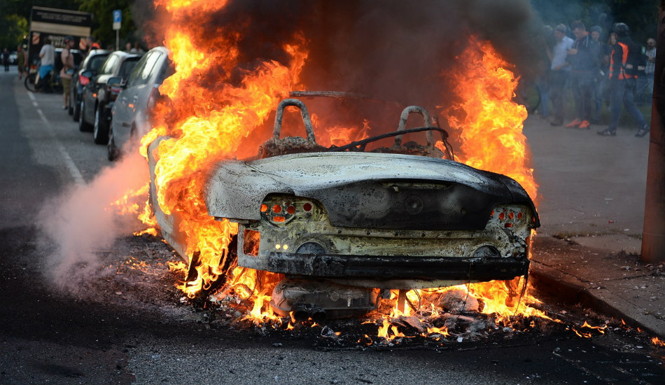 ΛΕΜΕΣΟΣ: Φωτιά σε όχημα – Καταστράφηκε ολοσχερώς  - Ζημιές και σε δεύτερο