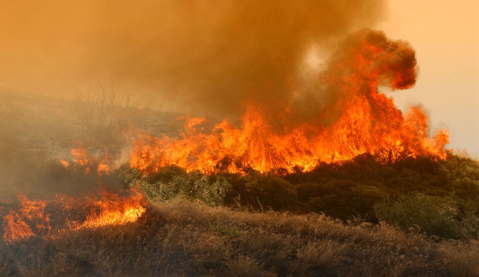 ΕΛΛΑΔΑ: Συνεχίζεται ο πύρινος εφιάλτης στη Ζάκυνθο – Μάχες με τις φλόγες από ξηρά και αέρα