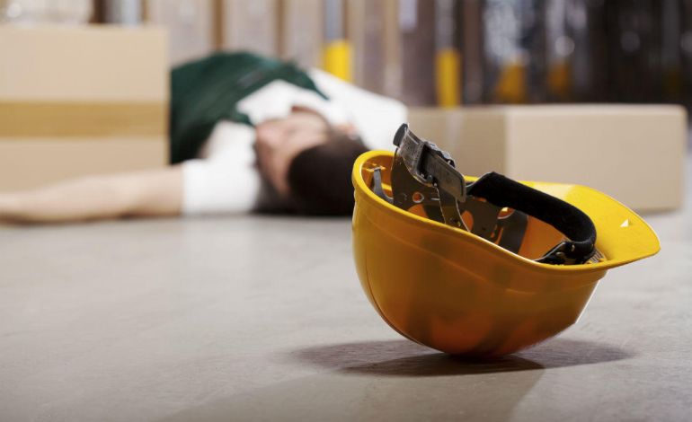 Τραυματισμός 44χρονου λιμενεργάτη στη Στυλίδα – Έβγαλε το κράνος του να πιει νερό και έπεσε στο κεφάλι του κλειδί
