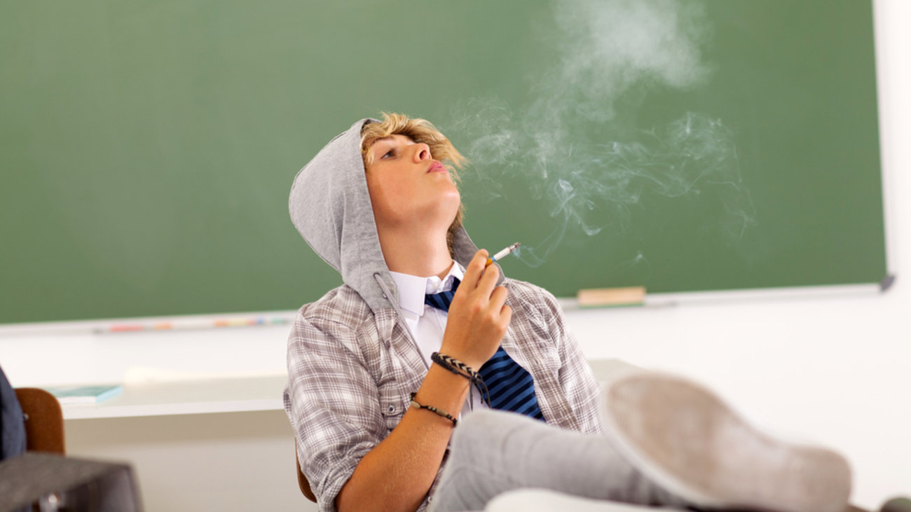 ΚΥΠΡΟΣ: Πλήρης απαγόρευση του καπνίσματος στα σχολεία από όλους τους χώρους – Οι παραβάτες θα πληρώνουν μέχρι και 2000 ευρώ πρόστιμο  