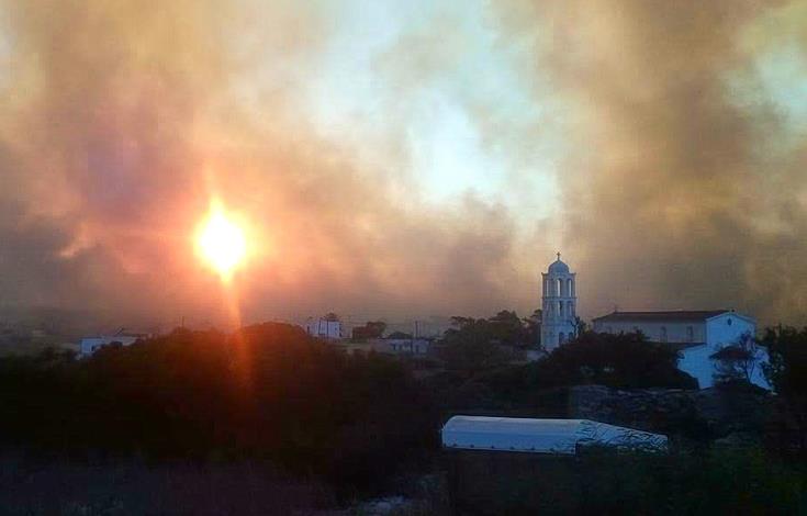 Εξακολουθεί να μαίνεται για τρίτη ημέρα η πυρκαγιά στα Κύθηρα, εκκενώθηκε η Ιερά Μονή του νησιού