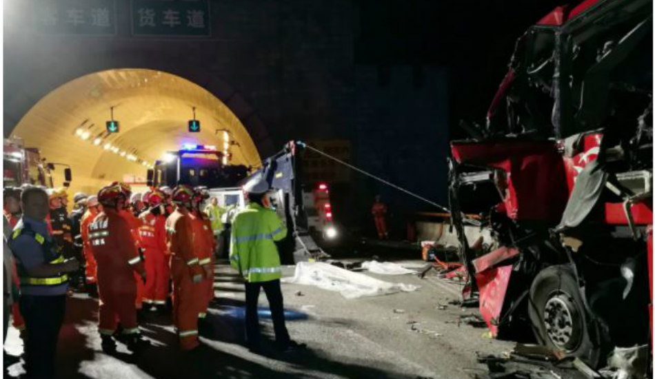 ΚINA: Πολύνεκρο δυστύχημα με λεωφορείο - Προσέκρουσε σε τοίχο σήραγγας