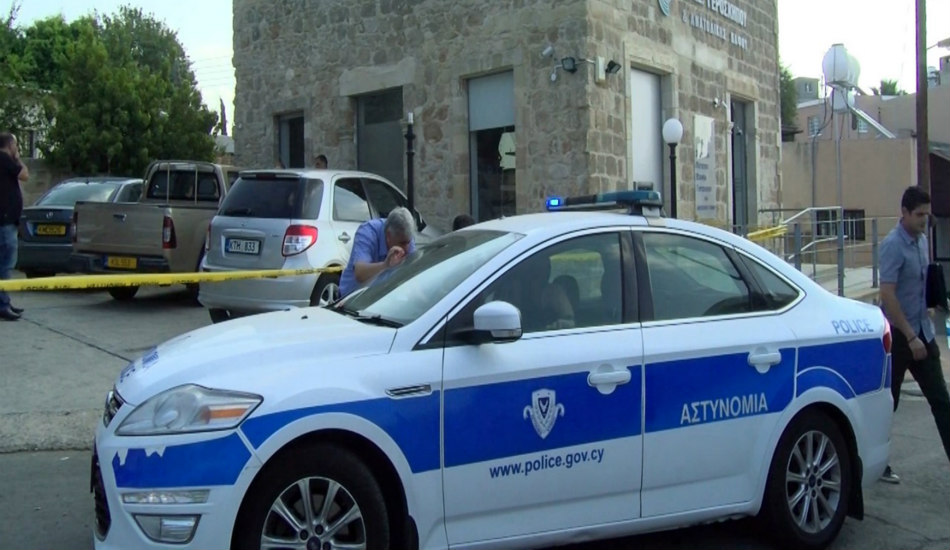 ΛΗΣΤΕΙΑ ΠΑΦΟΥ: 27χιλιάδες ευρώ απέσπασαν οι ένοπλοι δράστες – Σε τραπεζικό υπάλληλο ανήκει το κλοπιμαίο όχημα