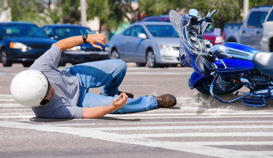 ΛΑΡΝΑΚΑ: Σφοδρή σύγκρουση στον δρόμο προς Δεκέλεια – Στο Νοσοκομείο μοτοσικλετιστής – Σύλληψη οδηγού