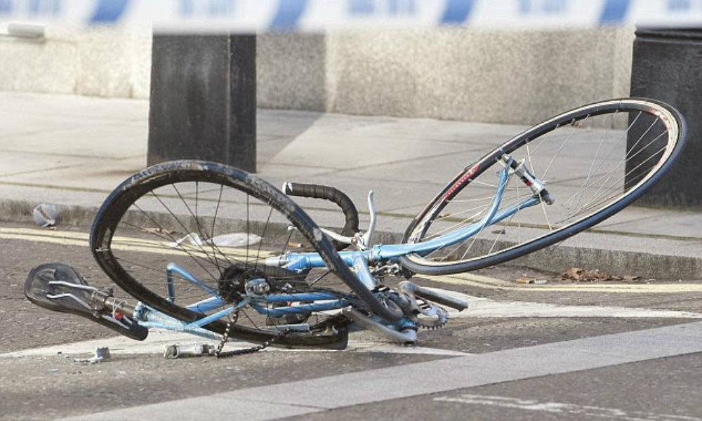 Στο Γεν. Νοσοκομείο Λευκωσίας μεταφέρθηκε άντρας μετά από τροχαίο με ποδήλατο στη Λεμεσό - Φέρει σοβαρά τραύματα στο κεφάλι